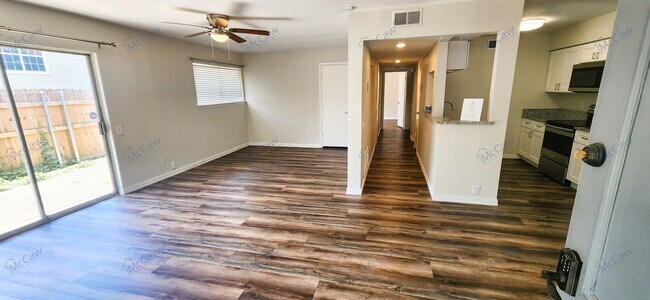Foto del edificio - 4402 Tophill Ln