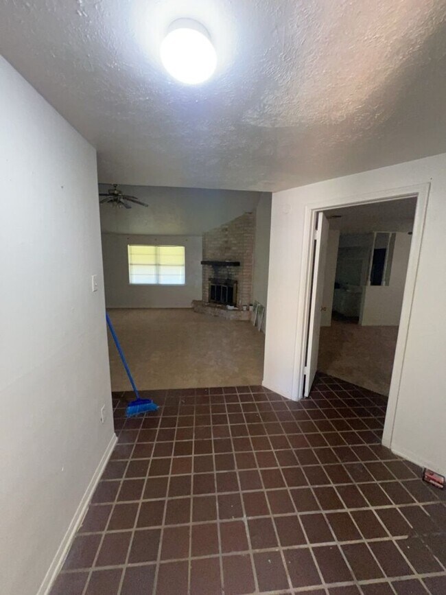Foto del edificio - 14834 Keelby Dr