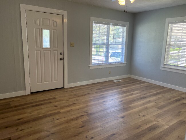 Building Photo - 2409 Perkins Dr