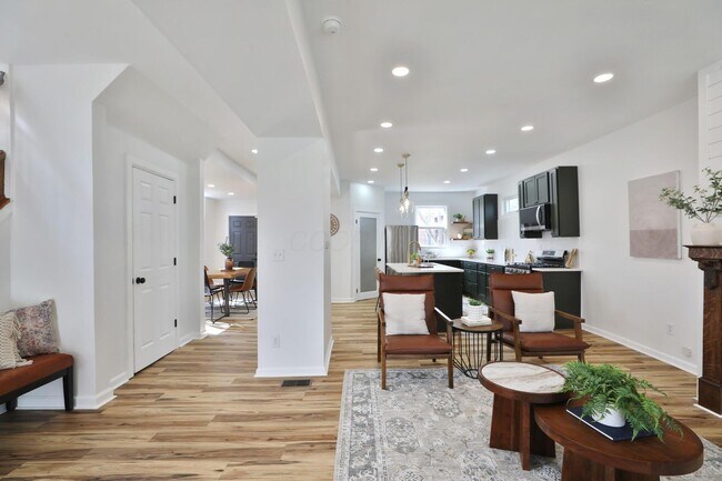 Building Photo - 423 Stoddart Ave