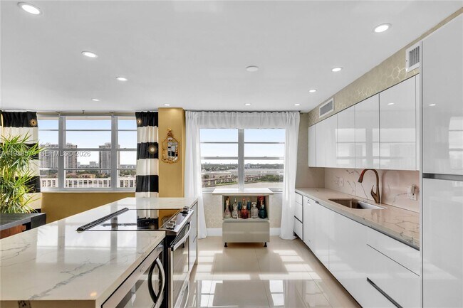 Foto del edificio - 2801 NE 183rd St