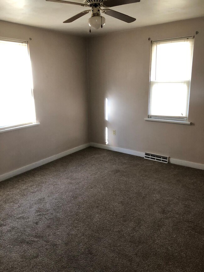 Bedroom 2 - 405 W 8th Ave