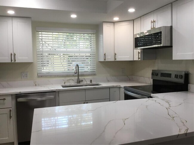 Foto del edificio - 44 Country Club Dr