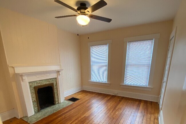 Dormitorio uno - 423 W 8th Ave