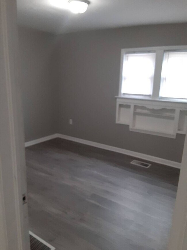 Building Photo - Welcome to 1161 Lincoln! 2 bedrooms & 1.5 bths