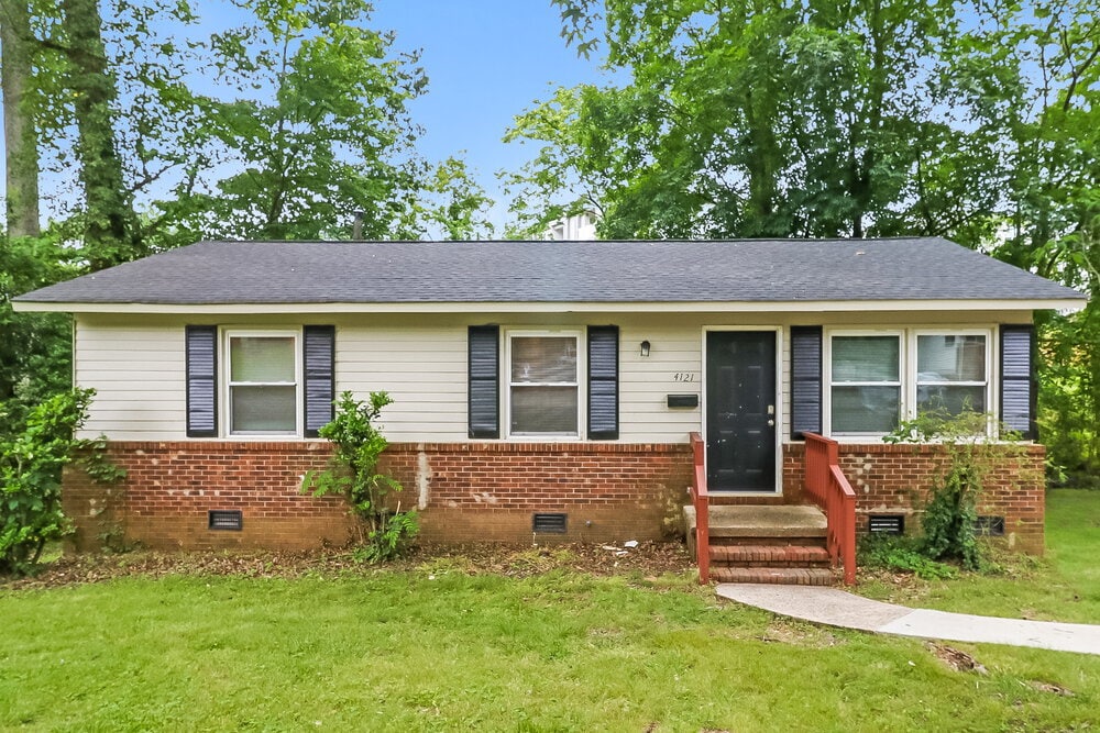 Primary Photo - 4121 Carlyle Dr