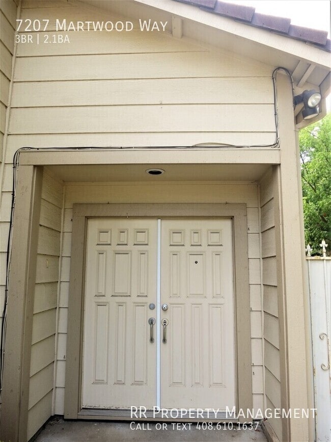 Building Photo - Updated Townhome in Desirable Almaden Vall...