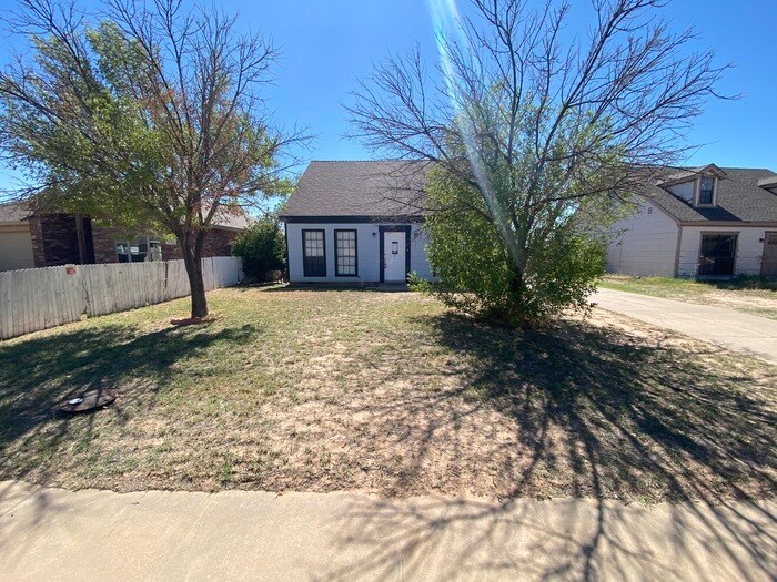 Foto principal - 3 bed 2 bath home