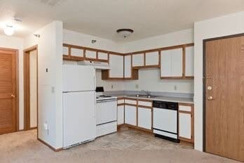 Building Photo - 3404 Queen Dr SW