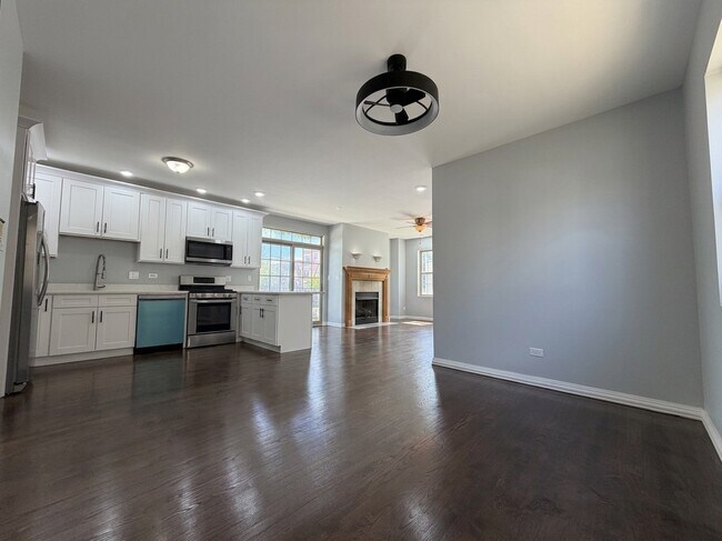 Cocina/Sala de estar - 2702 W Warren Blvd
