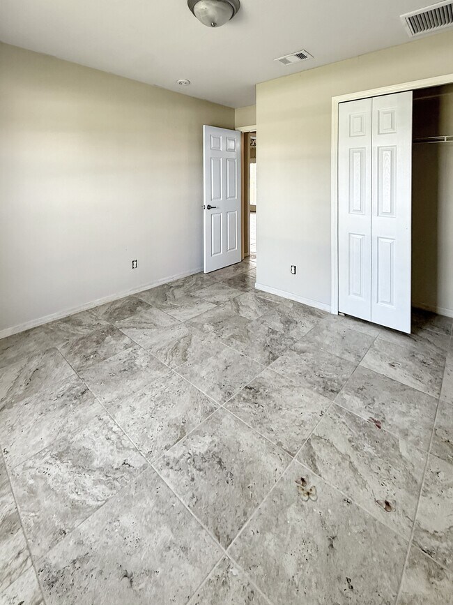 Foto del edificio - 2303 Ansel Ave S
