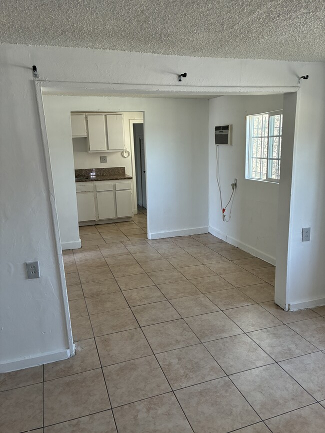 Building Photo - 3314 Del Mar Ave