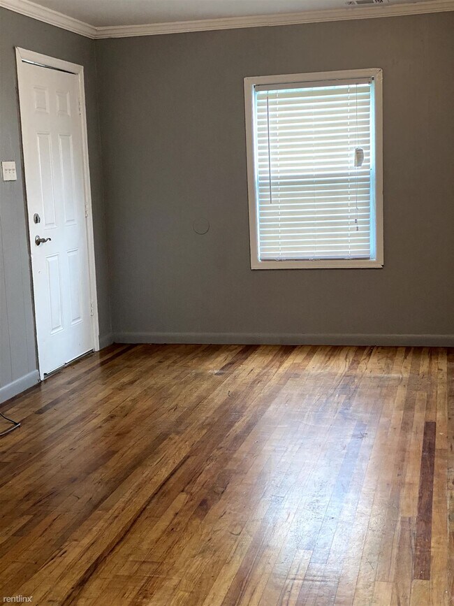 Building Photo - 3 br, 1 bath House - 4013 North Barrow Drive