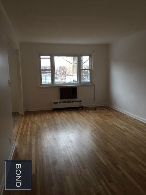 Primary Photo - 2120 Hoyt Ave S