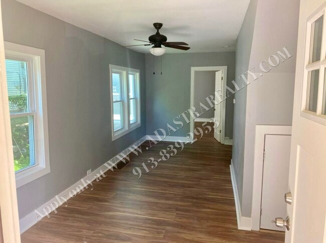 Building Photo - Updated 4 Bed 3 Bath Home in KCMO-Availabl...