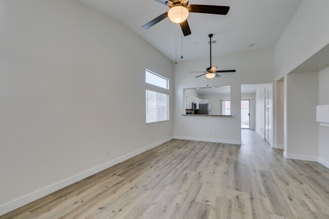 Foto del edificio - GREEN VALLEY RANCH NEWLY RENOVATED 3 BD SINGLE STORY HOME