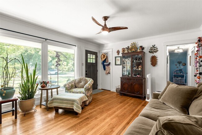Foto del edificio - 5831 Burr Oak Dr