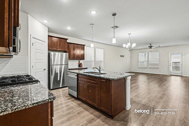 Foto del edificio - 5458 Ridgeway Dr