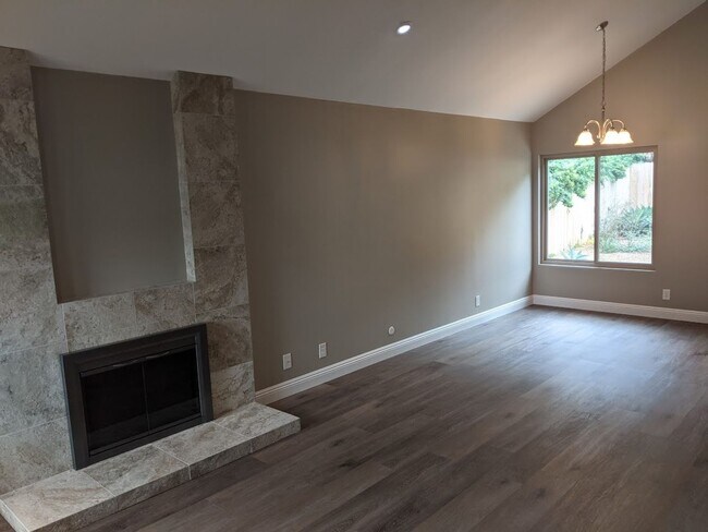 Building Photo - 4 Bed-2.5 Bath Two Story Home in San Diego