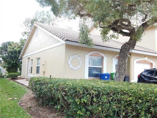 Building Photo - 5572 NW 90th Ter