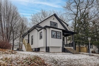 Building Photo - 818 S 31st St