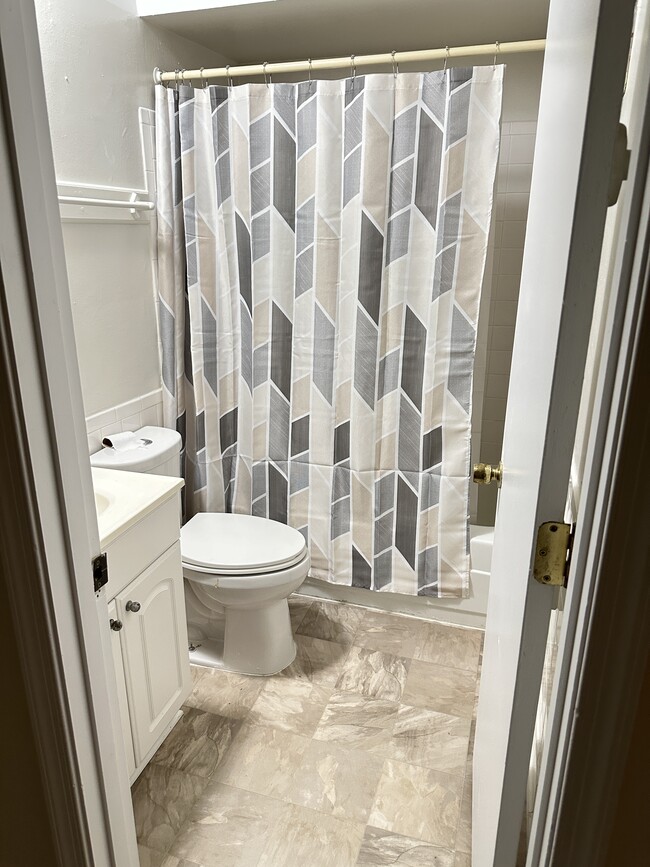 Shared Bathroom - 5905 Bayshire Rd