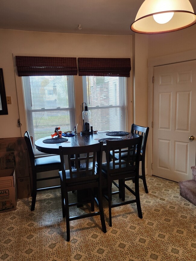 Eat in kitchen with 2 windows - 11 McKinley St