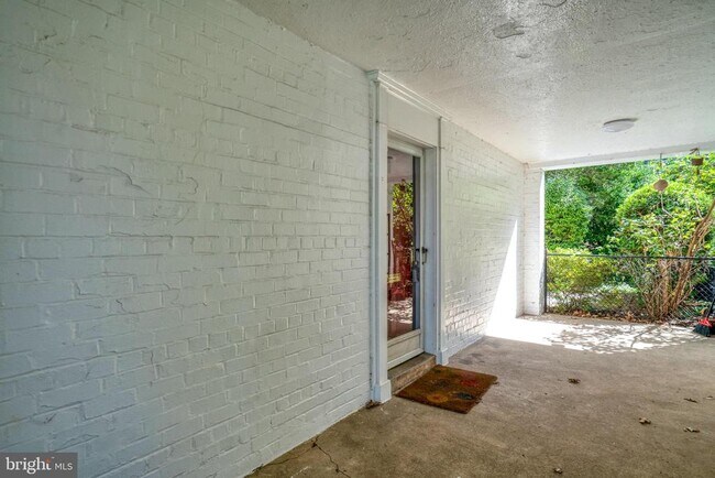 Building Photo - 3239 Gunston Rd