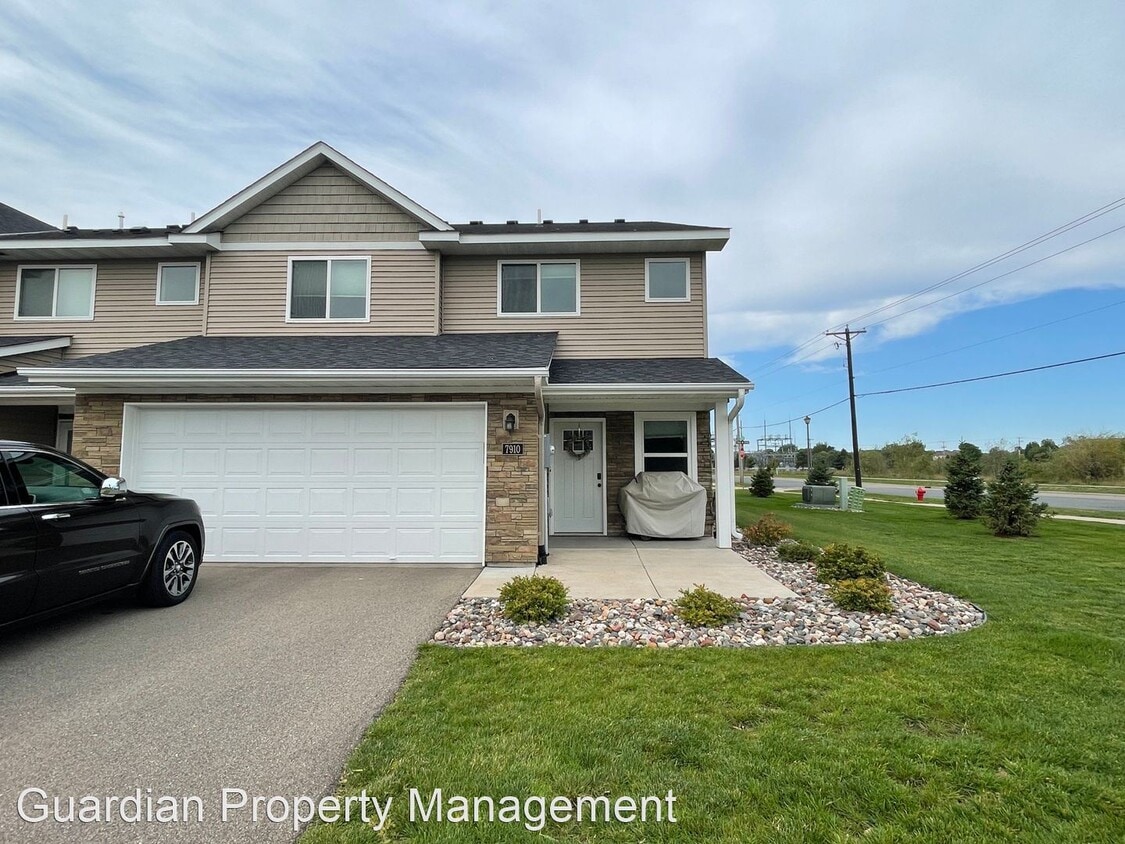 3 br, 2.5 bath House 7934 210th St W House Rental in Lakeville, MN