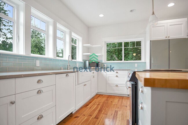 Photo - 3 Bed 2.5 Bath for Rent in Lake Forest Park! House