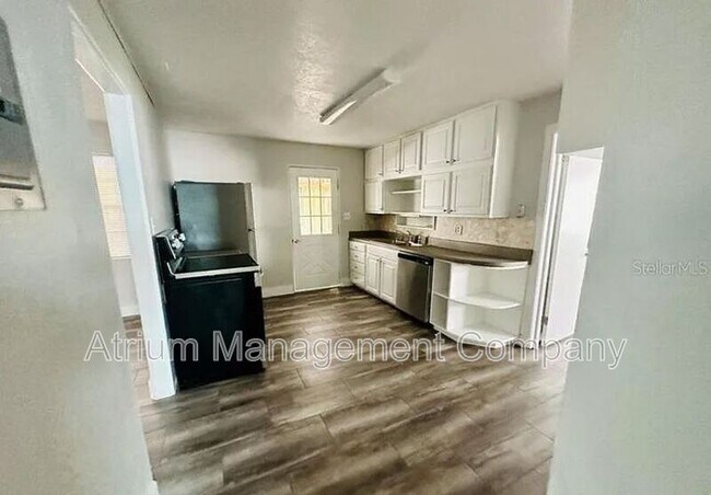 Building Photo - 319 Golf Blvd
