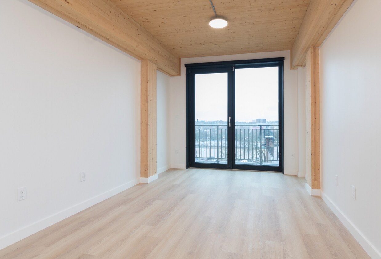 Primary Photo - 1 E Lenox St