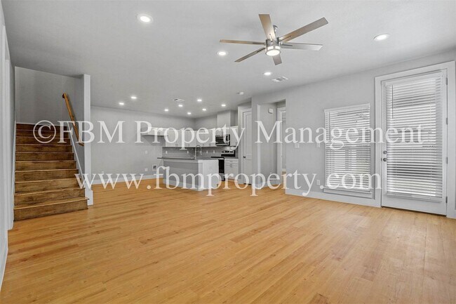 Foto del edificio - 5016 Villas Dr