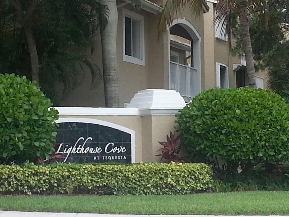 Foto principal - 284 Village Blvd