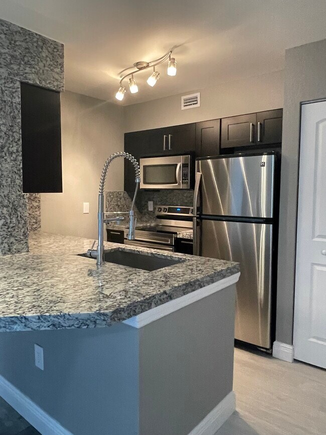 Foto del edificio - 2803 N Oakland Forest Dr