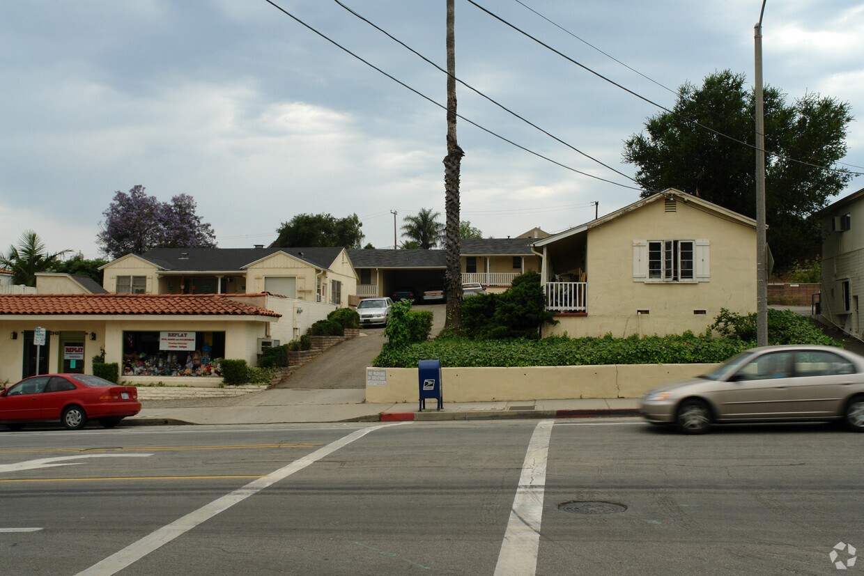Primary Photo - 2945 De La Vina St