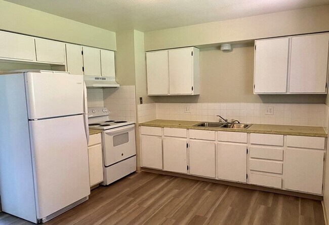 Building Photo - 3-Bedroom Home In A Great Location!