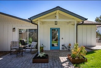 Building Photo - 2130 Vine St