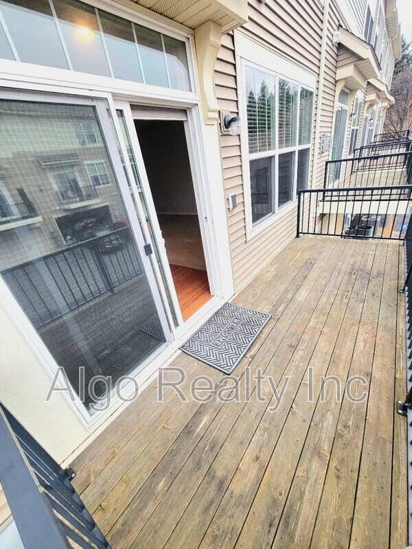 Foto del edificio - 8395 Norwood Ln N