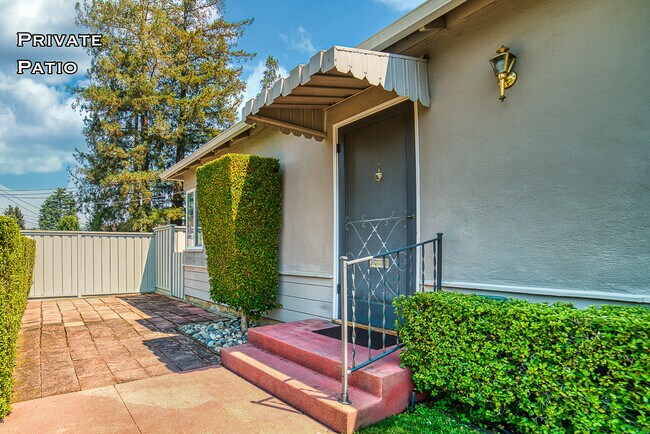 PRIVATE PATIO & FRONT OF DUPLEX - 971 Oak Ln