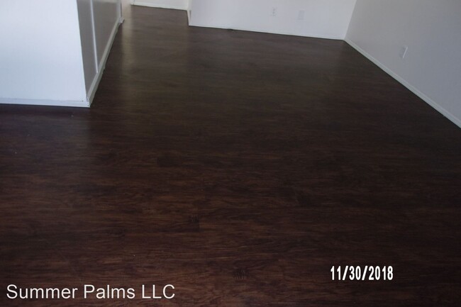 Building Photo - 1 br, 1 bath Apartment - 508 S. Victoria Ave.