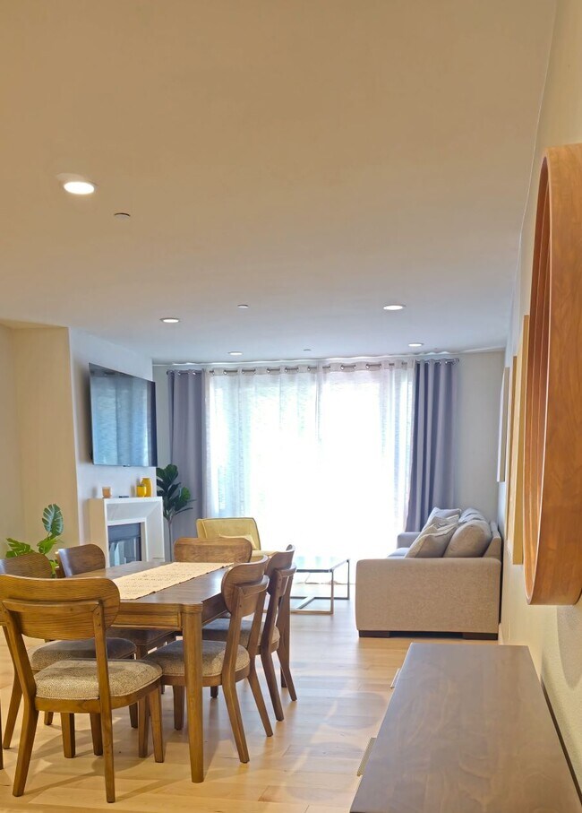 Foto del edificio - 10878 Bloomfield St