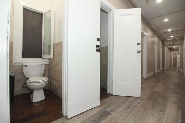 Foto del edificio - 647 W 18th St