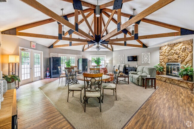 Clubhouse - Stoneridge Apartments