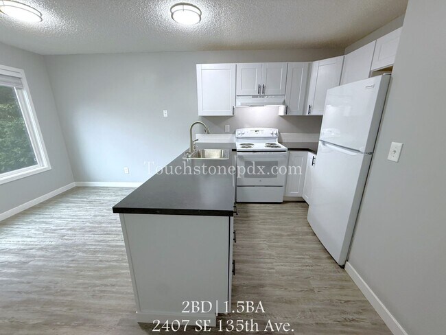 Foto del edificio - Newly Renovated 2-bedroom Apartment in Skylark Apartments
