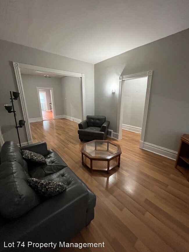 Foto del edificio - Studio, 1.5 bath House - 423 W 4th Street