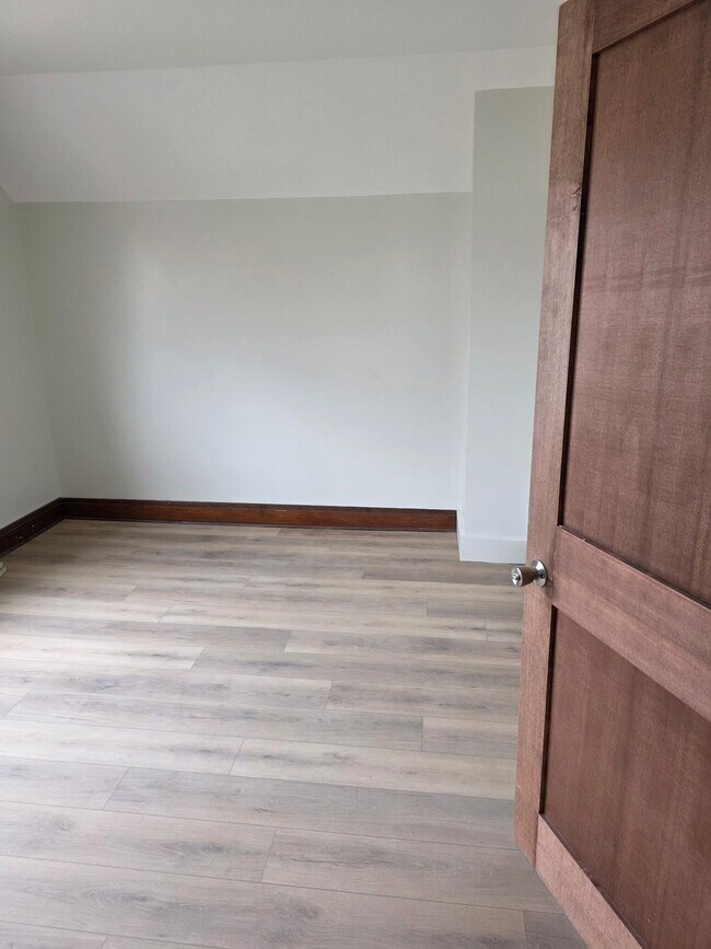 Foto del edificio - 1156 E Losey St