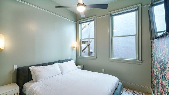 Building Photo - 604 Baronne St