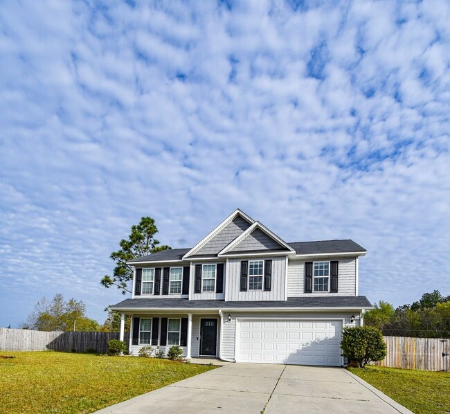 Foto del edificio - 4 bedroom, 2.5 bathroom Home!