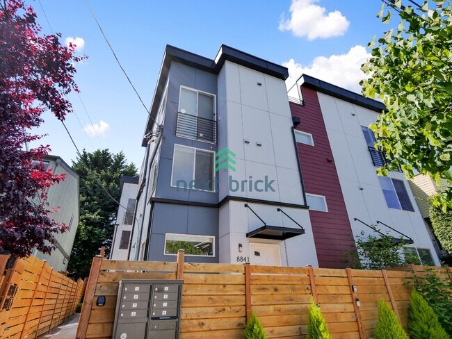 Foto del edificio - 2 Bed 2 Bath Spacious Townhome